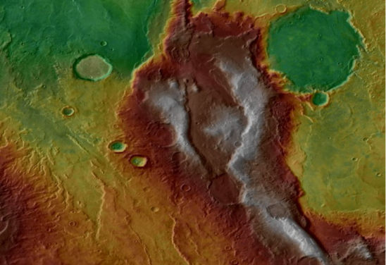 圖一、圖中顯示火星上Eridania地區複雜的地質構造與火山沉積物。地形資料與紅外線影像相結合，暖色表示離地面較高的地形特徵。圖片來源：NASA/Mars Odyssey/HRSC。
 
