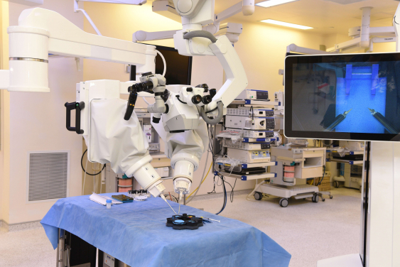 Dr Velda Chow Ling-yu stated that the long dextrous robotic arms with seven-degrees of freedom, connected to dedicated micro-instruments, enable surgeons to operate with precision in confined spaces.
 