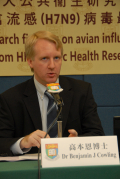 香港大學李嘉誠醫學院公共衞生研究中心及社會學系副教授高本恩博士說，研究人員對2500名甲型H7N9病毒感染者的緊密接觸者進行密切隨訪，最後僅發現4名繼發性感染，顯示H7N9人傳人的風險非常低。